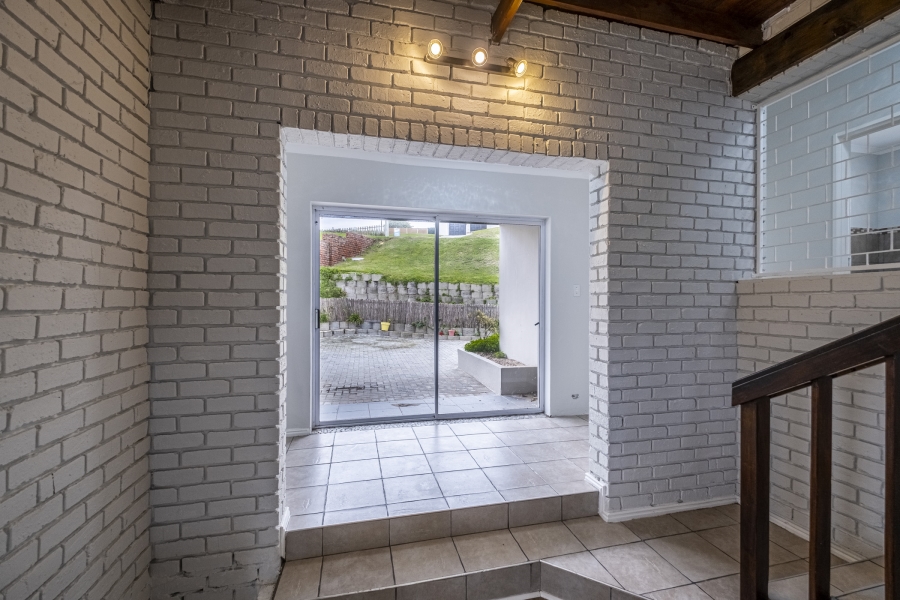 4 Bedroom Property for Sale in Seaview Eastern Cape